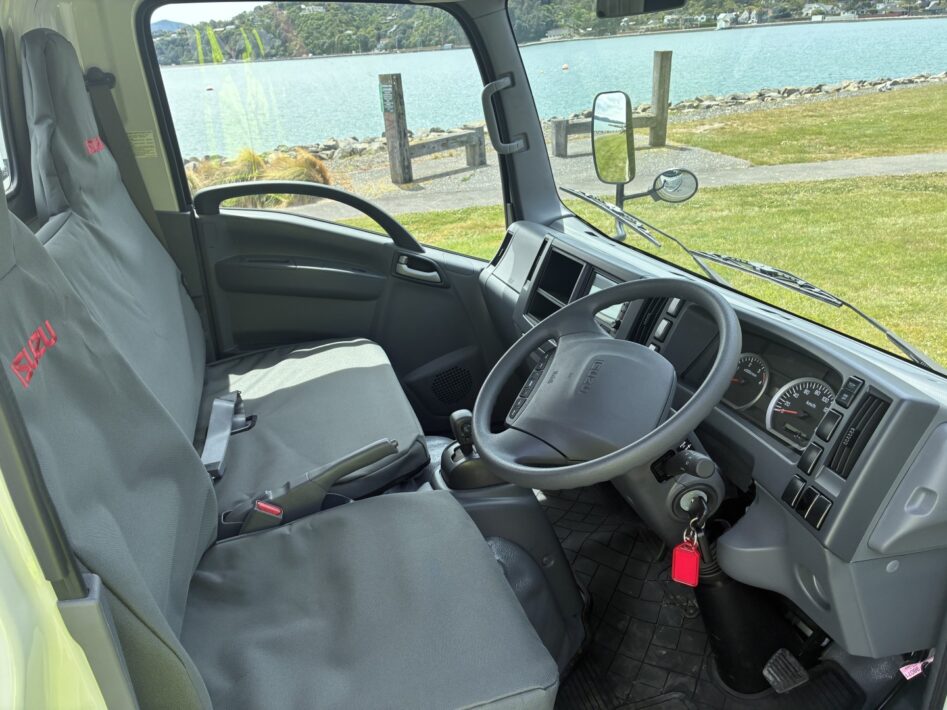 Isuzu NLR250M AMT TradePack